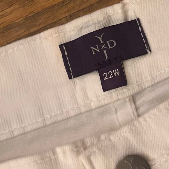 Nwt-Nydj Plus -Chloe Capri Colored Jeans, Optic White-22W - Picture 6 of 8